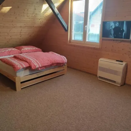 Apartmanova Secanda S Bazenem, U Secske Prehrady Seč